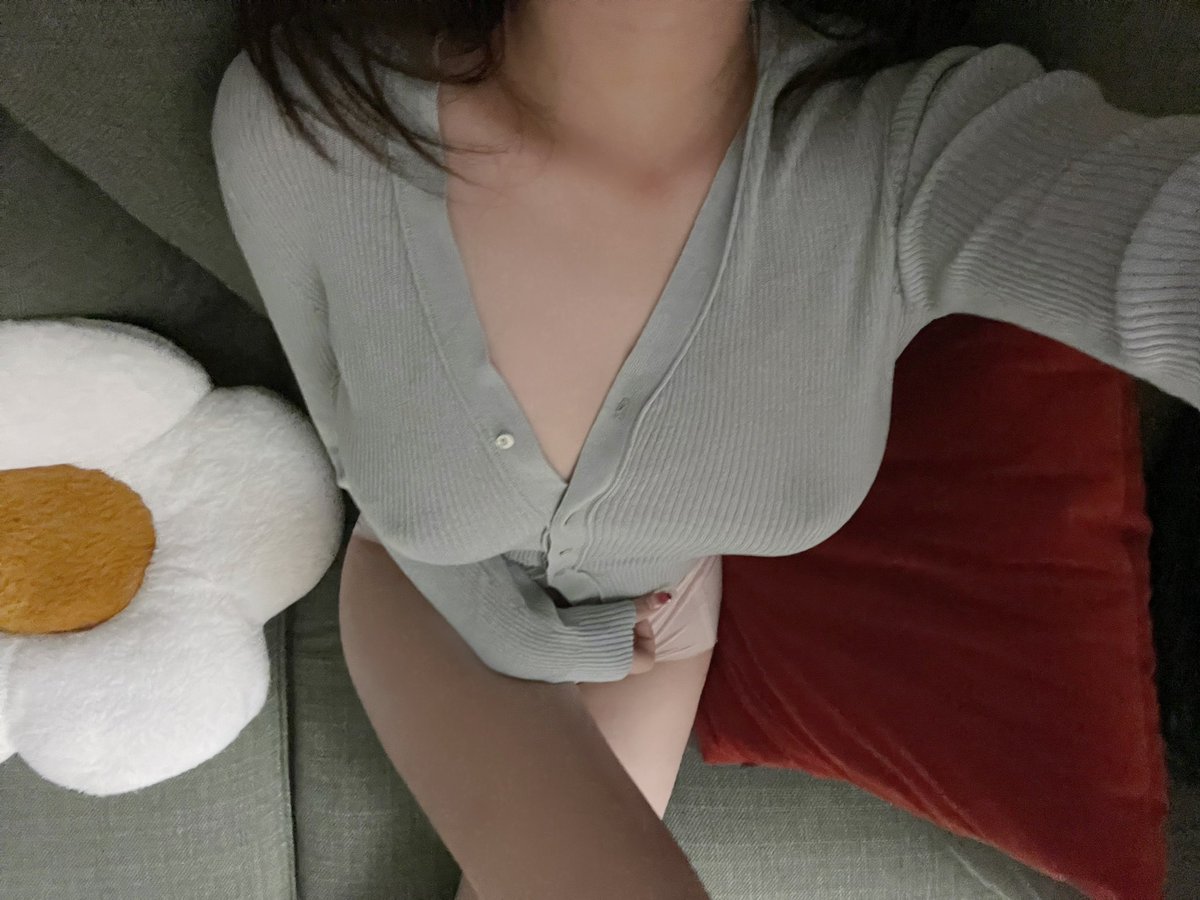 Y4naa_yan's tweet photo. 这个账号发的全部照片都是三年前拍摄的了，发近照怕我老公刷到认出来，三年前比现在胖十斤！好想发近照啊… https://t.co/slxvBYBdyN