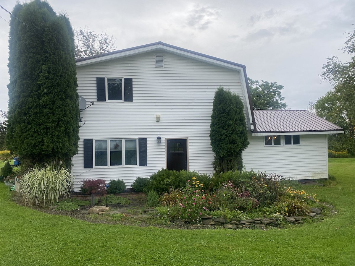 NYLandQuest's tweet photo. 51 acres HOUSE with GARAGE, POND and VIEWS in Angelica NY.  1,440 sq. ft. with 2 beds, 1.5 baths.  Stocked spring-fed pond, open fields, woods, outbuildings.  Pastureland for horses or livestock. Perfect Homestead property!  $249,900.  https://t.co/5dgnZCCcvU @NYLandQuest #house https://t.co/NhSpUvDBvN
