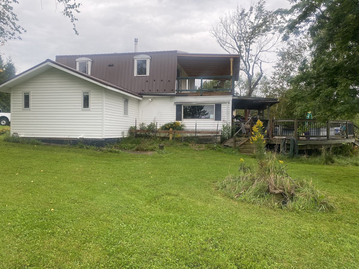NYLandQuest's tweet photo. 51 acres HOUSE with GARAGE, POND and VIEWS in Angelica NY.  1,440 sq. ft. with 2 beds, 1.5 baths.  Stocked spring-fed pond, open fields, woods, outbuildings.  Pastureland for horses or livestock. Perfect Homestead property!  $249,900.  https://t.co/5dgnZCCcvU @NYLandQuest #house https://t.co/NhSpUvDBvN