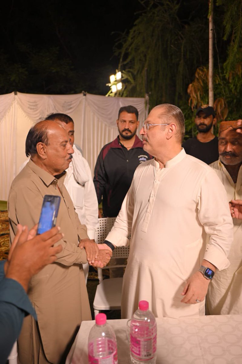 FaizullahK64113's tweet photo. شرجیل انعام میمن کی پی ایس-61 کے عوام سے ملاقات، حلقے کے مختلف علاقوں کے مسائل اور عوامی ضروریات پر تفصیلی گفتگو ہوئی۔
حلقے میں ترقیاتی کاموں کی رفتار، بہتر عوامی خدمات اور شہریوں کے مسائل کا ازالہ اولین ترجیحات میں شامل ہے۔ 
#PS61 #SindhForProgress https://t.co/JELDzqxZMq
