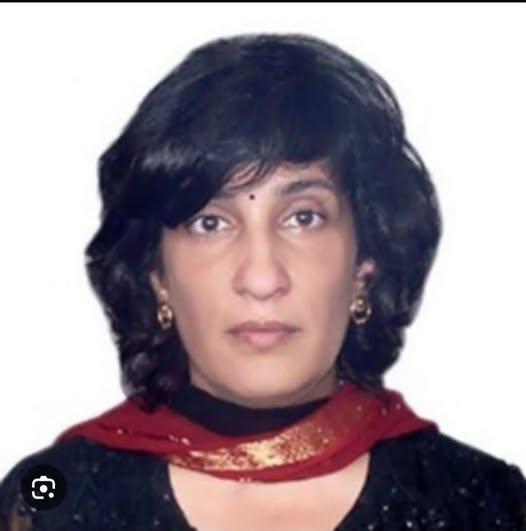 ChandAshok's tweet photo. बाईसाहेब का नाम सीमा खन्ना है। वह इलेक्शन कमीशन में IT डायरेक्टर हैं और SIR के ज़रिए नाम हटाने का आइडिया उन्हीं का था। वह देशद्रोह के मज़बूत दावेदारों में से हैं। https://t.co/QM8vSZ8DDr