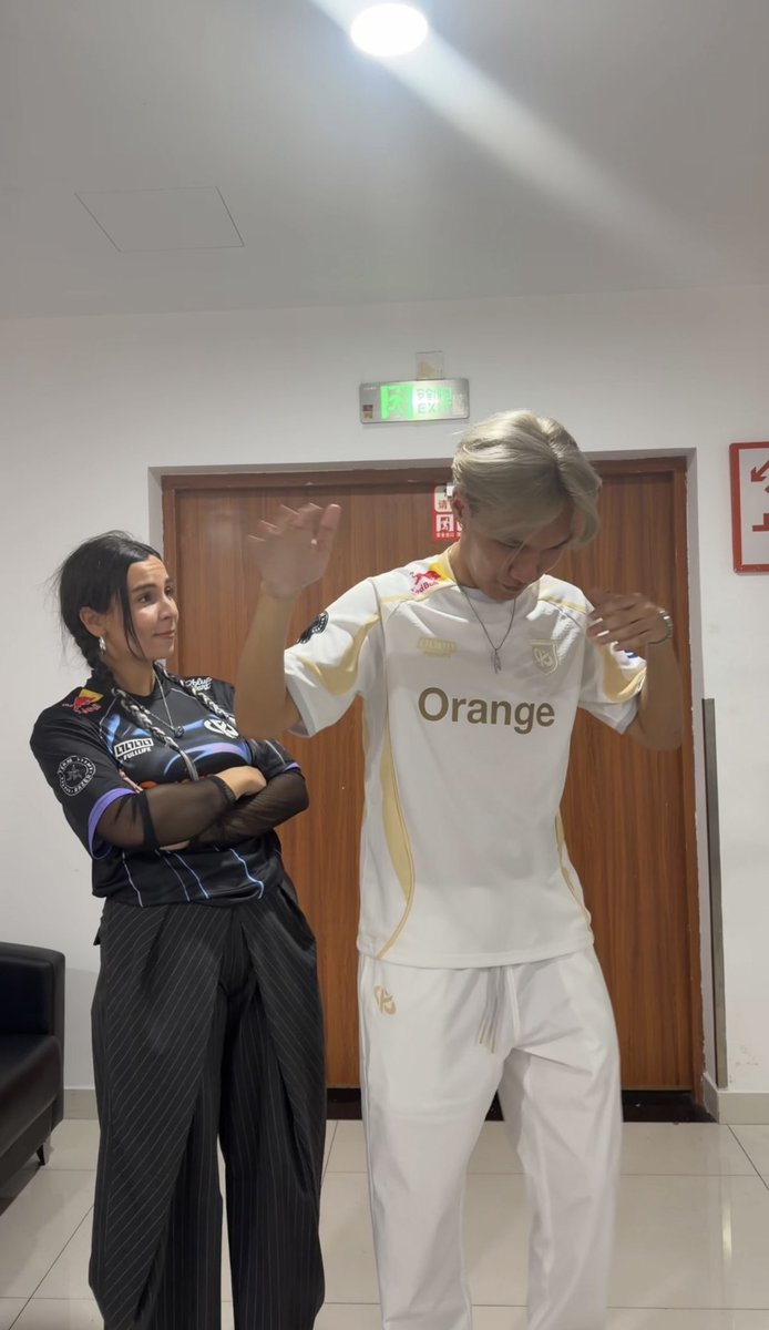 louhngle's tweet photo. la peuf du Kazakhstan @dos9gg ^^

(branchez vous insta et tiktok la mif 🤓) 
#KCORP https://t.co/Aru1S9P56r