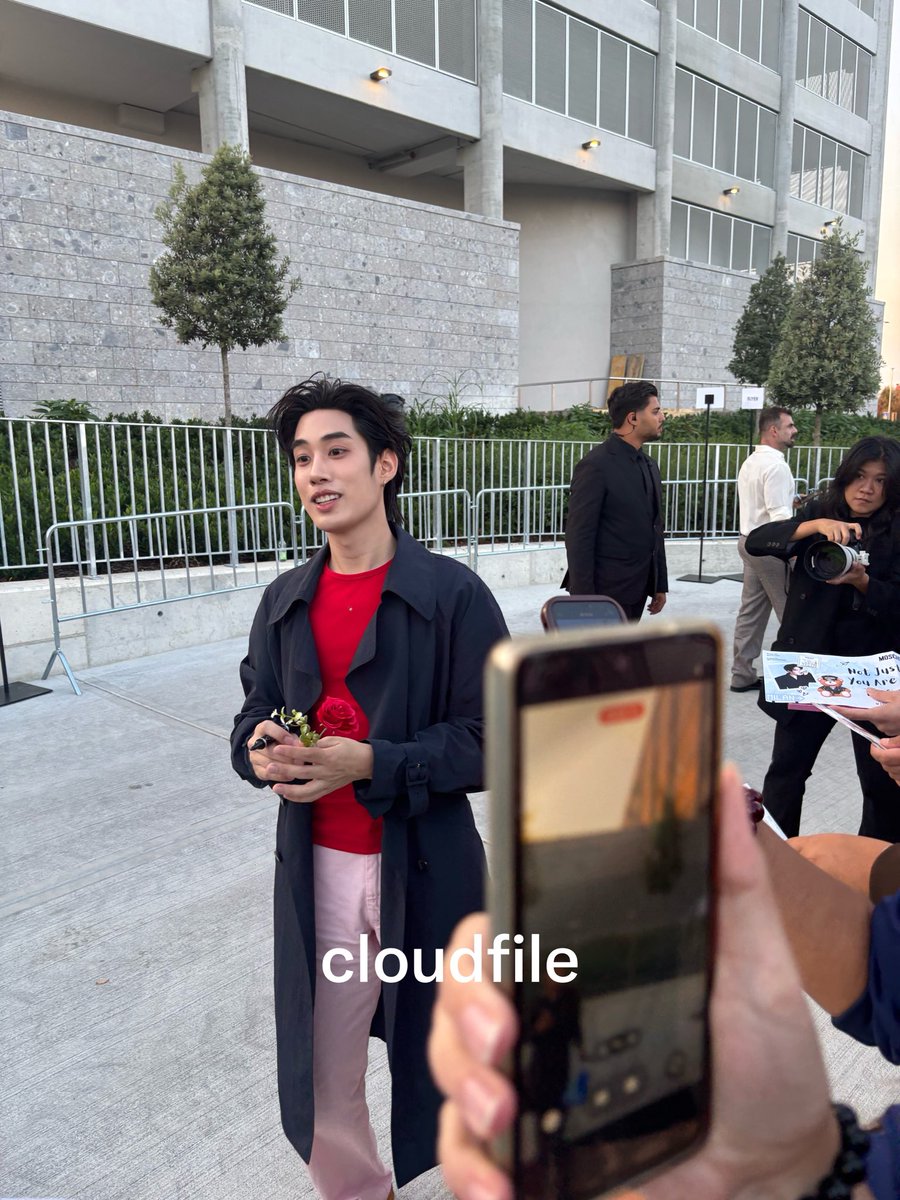 cIoudfiIe's tweet photo. so pretty with a rose in his hand 

TLE FIRSTONE AT MFW 2027
#MOSCHINOSS27xTLEFIRSTONE https://t.co/cZfpxQJX1g
