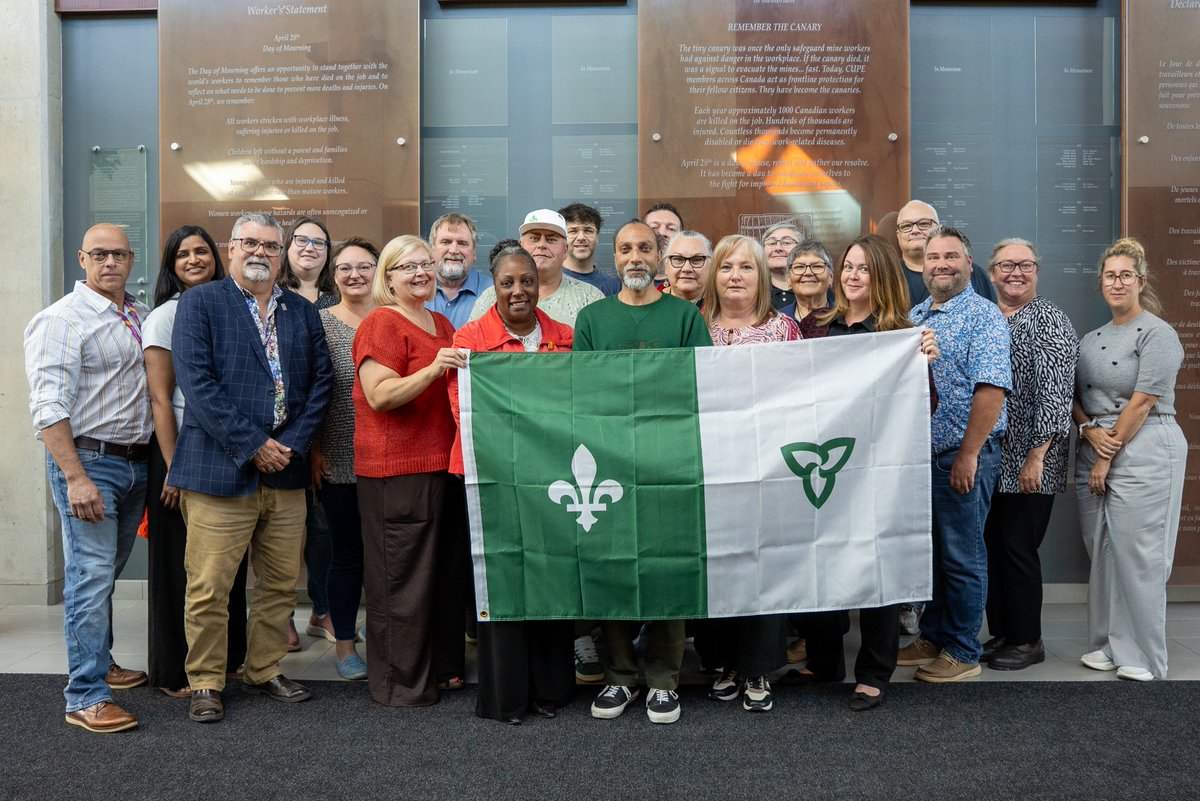 CUPEOntario's tweet photo. Le SCFP-Ontario souhaite à tous nos membres francophones dans la province un jouyeux Jour des Franco-Ontariens et des Franco-Ontariennes.  Merci au conseil exécutif du @cupenat/SCFP le @OCHU_Healthcare /CSHO/ et le Réseau des retraités du SCFP-Ontario pour leur voeux !
CUPE Ontario wishes all ourFrancophone members a happy Franco-Ontarian Day. Thanks to @cupenat /SCFP's executive board, @OCHU_Healthcare and CUPE Ontario's Retirees Network for their wishes.