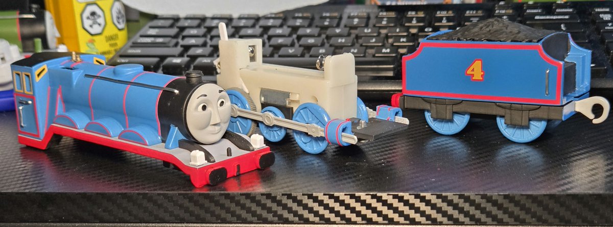 TimScofield5's tweet photo. Also made a liberated Trackmaster Gordon! This is what I want to believe Mattel would've made if the original line continued!

 I focused especially on the small gap between the firebox and rear splasher to allow the two boiler bands to meet, like how the 2003 plarail did it! https://t.co/HGJOxD928M