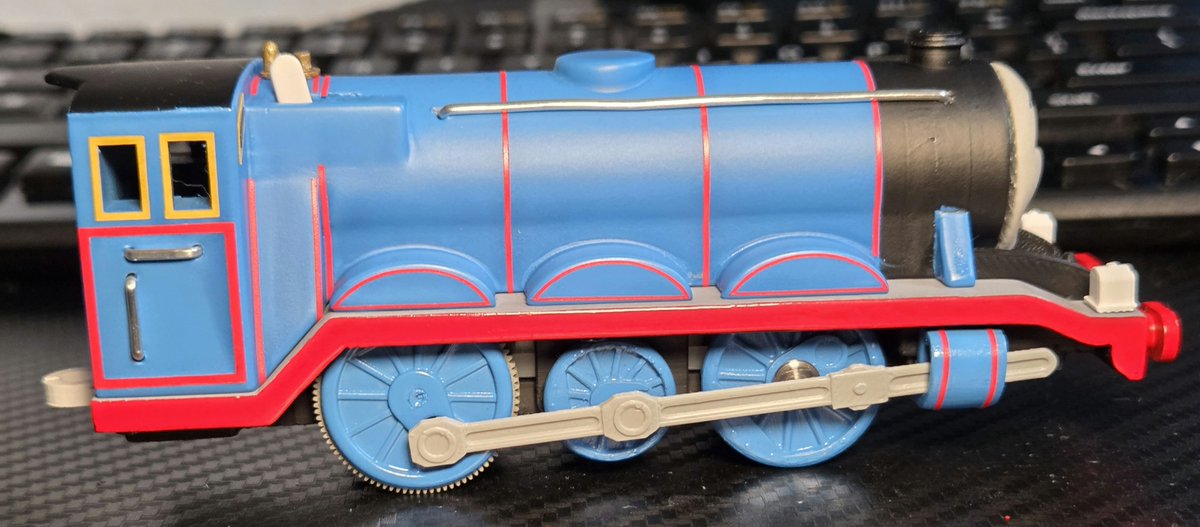 TimScofield5's tweet photo. Also made a liberated Trackmaster Gordon! This is what I want to believe Mattel would've made if the original line continued!

 I focused especially on the small gap between the firebox and rear splasher to allow the two boiler bands to meet, like how the 2003 plarail did it! https://t.co/HGJOxD928M