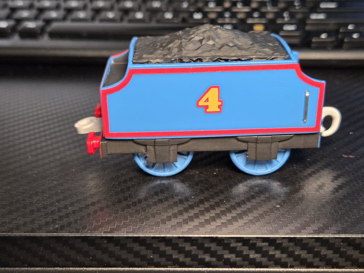 TimScofield5's tweet photo. Also made a liberated Trackmaster Gordon! This is what I want to believe Mattel would've made if the original line continued!

 I focused especially on the small gap between the firebox and rear splasher to allow the two boiler bands to meet, like how the 2003 plarail did it! https://t.co/HGJOxD928M