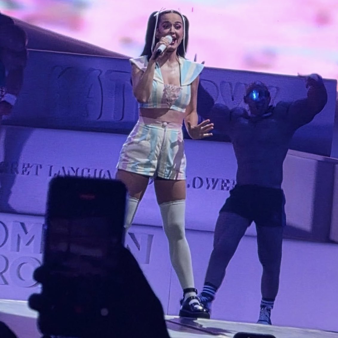 katyperrybr's tweet photo. Katy Perry está se apresentando agora no Azerbaijão! 🩵 https://t.co/giIMFeO3i8