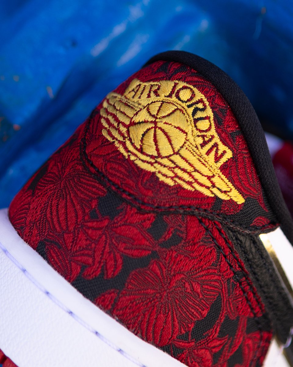 footlocker's tweet photo. The Air Jordan 1 Low OG “Garden” taps into Michael Jordan’s unforgettable nights at Madison Square Garden.

Available now at Foot Locker. https://t.co/FKnMJNciZp