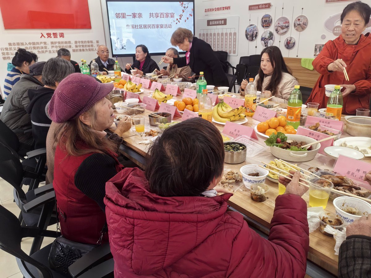 NeryDuguay7xfm's tweet photo. Our neighborhood potluck tonight was such a blast—neighbors swapped homemade recipes, laughed over silly stories, and finally put faces to the voices we wave to each morning. Grateful for this warm little corner!， https://t.co/Z1e02xBZuC
