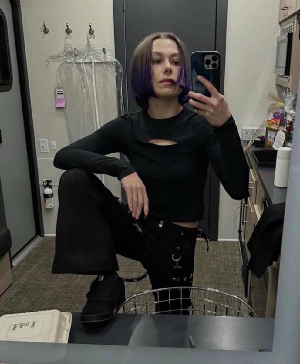 radargenius's tweet photo. Her gay ass always gonna pull that pose https://t.co/4mQQEOt9ZL