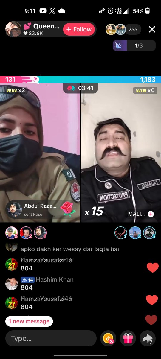 ZainAhmad35's tweet photo. پولیس والے ٹک ٹاک پر ( پی کے) میچ کھیل رہے ہیں۔
اس سے بھی زیادہ مزے کی بات یہ ہے کہ نیچے عمران خان کے نعرے لگ رہے ہیں۔ https://t.co/E0HOt8dloy