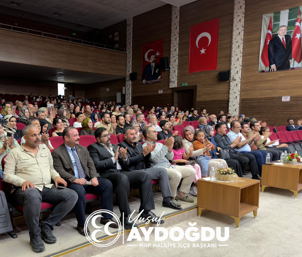 MHPhaliliyeurfa's tweet photo. Bozkırın Tezenesi, büyük ustamız Neşet Ertaş’ı anma programına İl Başkanımız Sn. Ecz. Osman Mutlu ve İlçe Başkanımız Sn Yusuf Aydoğdu katılım sağladı. Türkülerimize ve kültürümüze yön veren merhum  ozanımızı rahmet, saygı ve minnetle yad ediyoruz.
@eczosmanmutlu
 @yusufaydogduu https://t.co/QrIJqPT0qV
