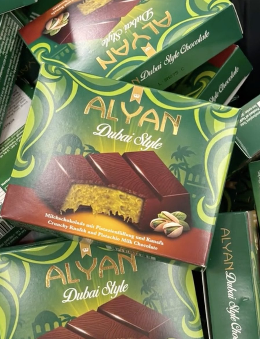 gidadedektifi's tweet photo. Sakarya'nın Hendek ilçesinde Alyan Gıda tarafından üretilerek İngiltere'ye ihraç edilen Dubai çikolatalarında salmonella tespit edildi.
Ürünler İngiltere'de ülke çapında toplatılıyor. Bu firmanın ülkemizde sattığı ürünleri denetleyen var mı?
@TCTarim
https://t.co/MgY8EEX1t2 https://t.co/q5itTeOytO