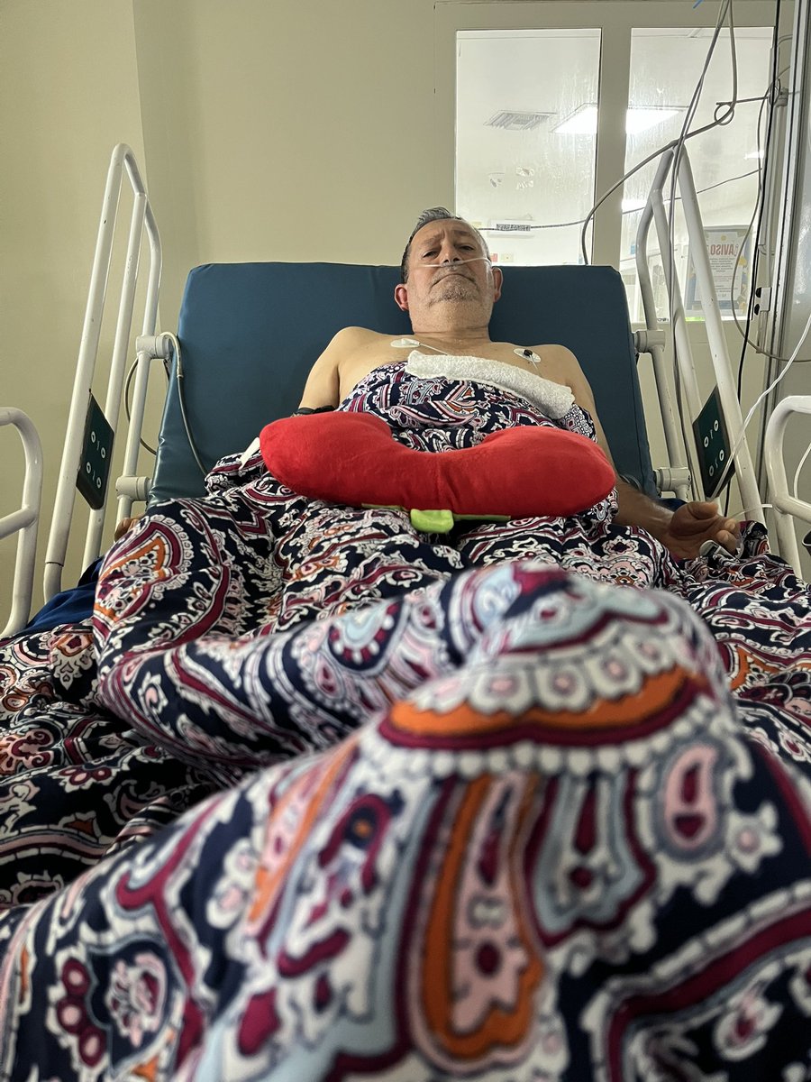 adrianjaimest's tweet photo. Señores @Supersalud mi papá lleva esperando hace 5 días un cateterismo en la Clínica El Prado de Santa Marta. Su salud se ha deteriorado desde que ingresó. Requiere revisión urgente de cirujano cardiovascular pero el de la clínica está viajando. El servicio inhumano. Ayuda. https://t.co/IJogvqpiLu