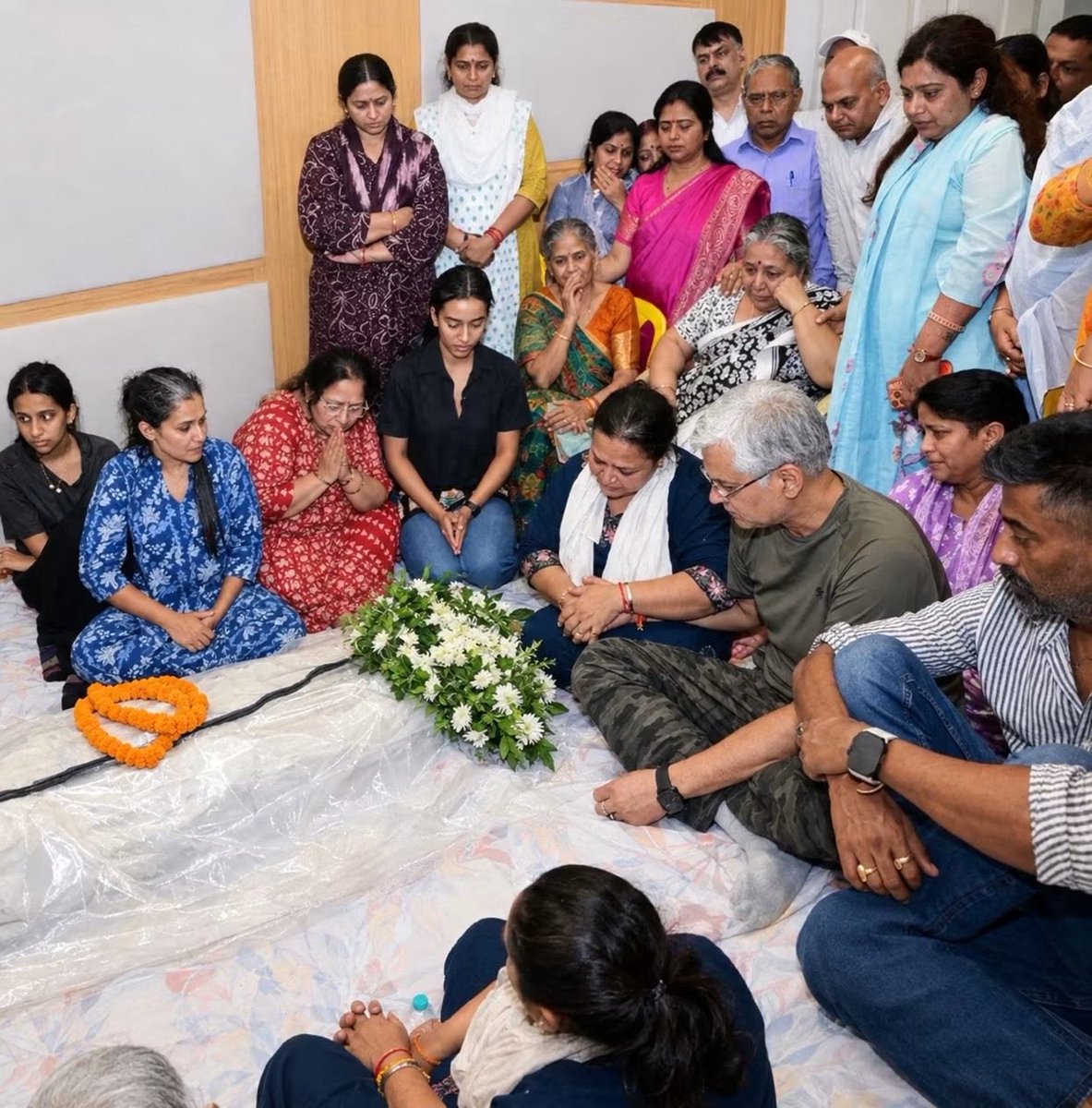 iChameliDevi's tweet photo. हजारों लोगों का सहारा बने हाथ आज अपनी ही बिटिया को अंतिम विदाई देकर लौटे हैं…

पद बड़ा हो सकता है, इंसान नहीं। दर्द सबका अपना होता है।

त्रिशा सिंह…
ईश्वर आपकी आत्मा को शांति दे। 🕊️

अगले जन्म में फिर इसी माँ की बिटिया बनकर लौटना…
इस बार सफर अधूरा मत छोड़ना।
@DipikaPS https://t.co/amg9CnmGAq