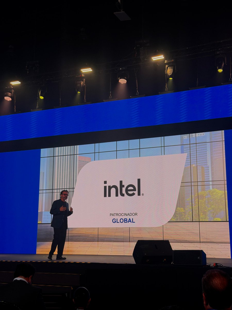 intel_la's tweet photo. ¡Estuvimos presentes en el Dell Technologies Forum 2026!

Mostramos cómo la Inteligencia Artificial y la infraestructura moderna de Intel están permitiendo a las organizaciones operar con mayor velocidad, eficiencia y confianza.

Transformar el potencial en progreso es lo que nos mueve todos los días. ⚡