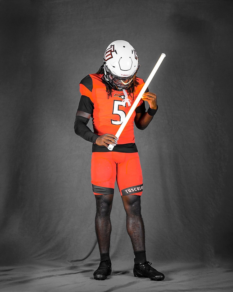TusculumSports's tweet photo. Threads for Tomorrow ⚪️🟠🟠
#WeArePioneers 
#PioneerUP https://t.co/jziGHp6p7e
