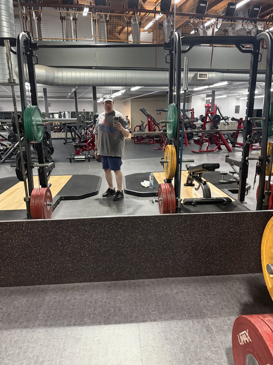 XRDROB's tweet photo. Chest day  

Cycle Part 3 of 3 work out ( 3 of 4)

Last part of cycle the heavy volume part 

metcon 12 sets 
45 sets
 15 chest 9 shoulders 9 back 9 arms  3 core 

#weightloss #xavier #owlphalife #lift #run  #spartan #stadion #xrd #fasting #autophagy #triathlon https://t.co/TKckzGqWUf