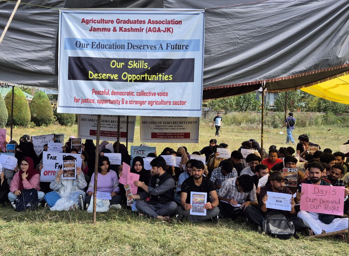 Basitwani345's tweet photo. @NasirKhuehami Sir,we request you to stand with Agriculture graduates of J&amp;K in this difficult time.Thousands of graduates are struggling with unemployment &amp; uncertainty.Your support  &amp; voice can help bring our genuine concerns to attention of concerned authorities
#RevokeSRO433 https://t.co/jUyQs5XFsj