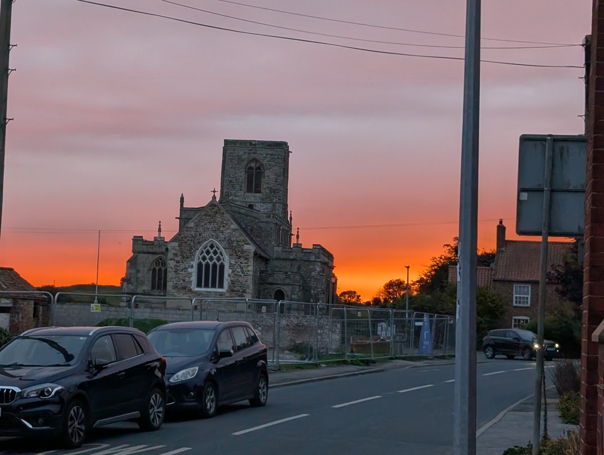 garethjones003's tweet photo. Another beautiful sunset this evening #sunset #SunsetMood https://t.co/rW6YxLYp37