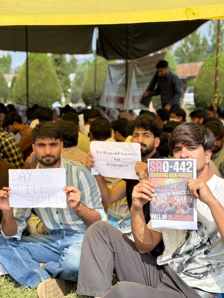 Basitwani345's tweet photo. @NasirKhuehami Sir,we request you to stand with Agriculture graduates of J&amp;K in this difficult time.Thousands of graduates are struggling with unemployment &amp; uncertainty.Your support  &amp; voice can help bring our genuine concerns to attention of concerned authorities
#RevokeSRO433 https://t.co/jUyQs5XFsj