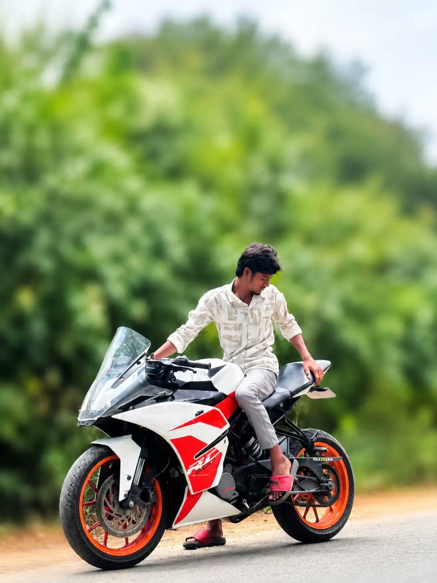 CheryllNeprn0j's tweet photo. KTM 390 remains a timeless favorite. https://t.co/Hd8hKK483P