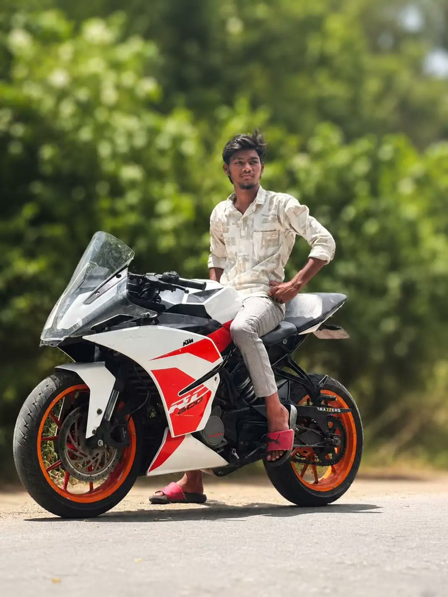 CheryllNeprn0j's tweet photo. KTM 390 remains a timeless favorite. https://t.co/Hd8hKK483P