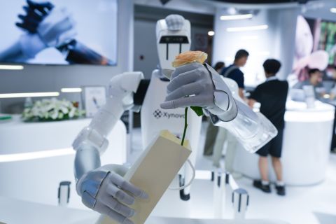 guanliangsky's tweet photo. A flower changes what a successful grasp means. In this Xynova Flex 2 demo, one hand holds the flower and the other its sleeve. I want to evaluate stem damage, positioning and release—not just whether it stays held. What object would you bring to a hand demo? https://t.co/g6ISI7GXY6