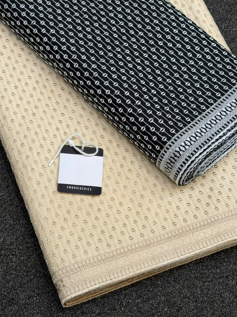 3mbeeeee's tweet photo. 100k 5 yards 

200k 10 yards 

No 13 Gidan Gwalandi Ibb way, Kwari Market. Ibn Bawa Textiles 09126424316 Kano https://t.co/KKd08i679n