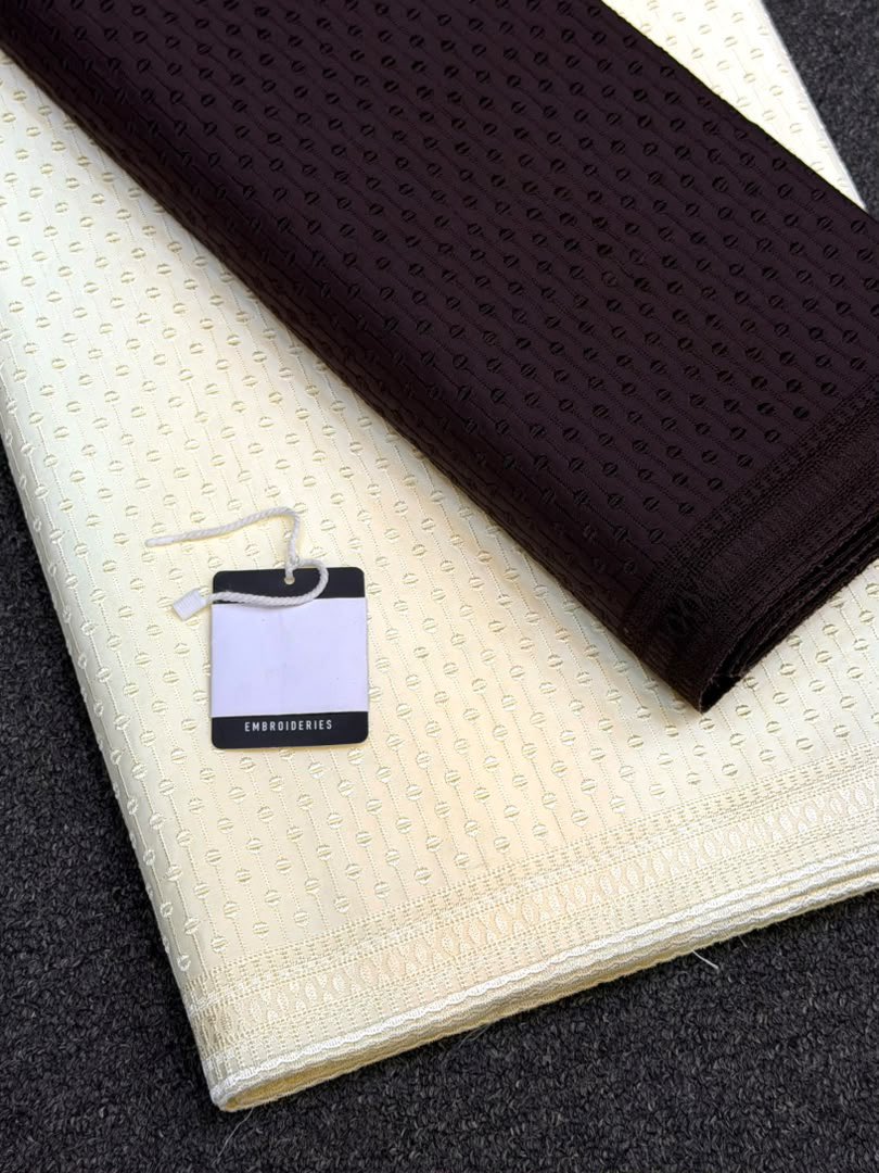3mbeeeee's tweet photo. 100k 5 yards 

200k 10 yards 

No 13 Gidan Gwalandi Ibb way, Kwari Market. Ibn Bawa Textiles 09126424316 Kano https://t.co/KKd08i679n