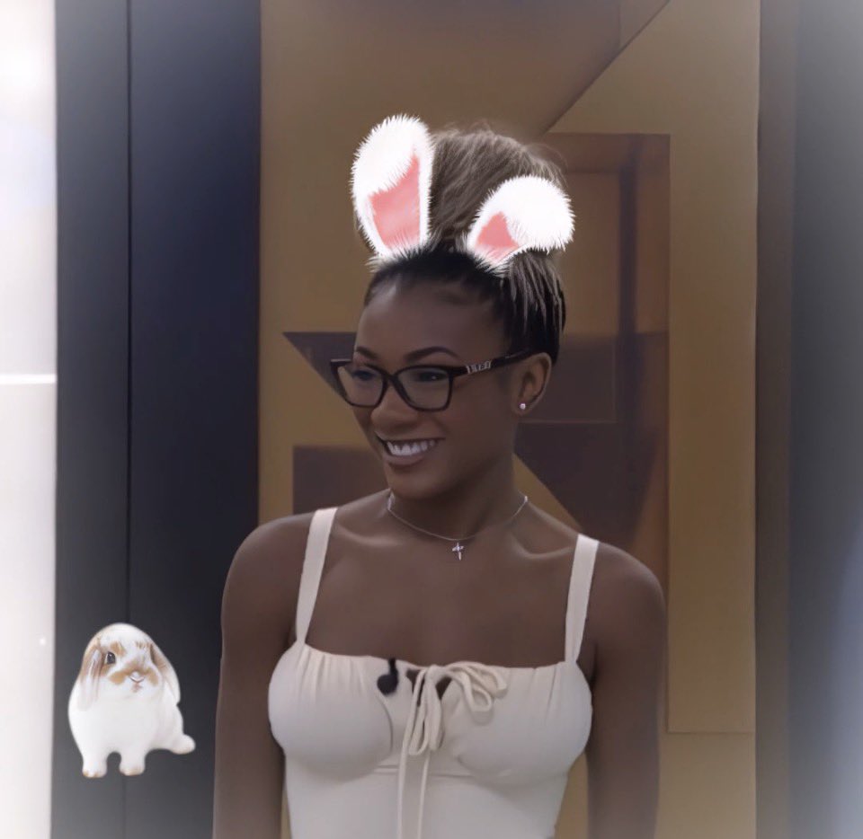 AnglfairyyKia's tweet photo. so there’s this bunny… #bb28 https://t.co/dU49uA7W0s