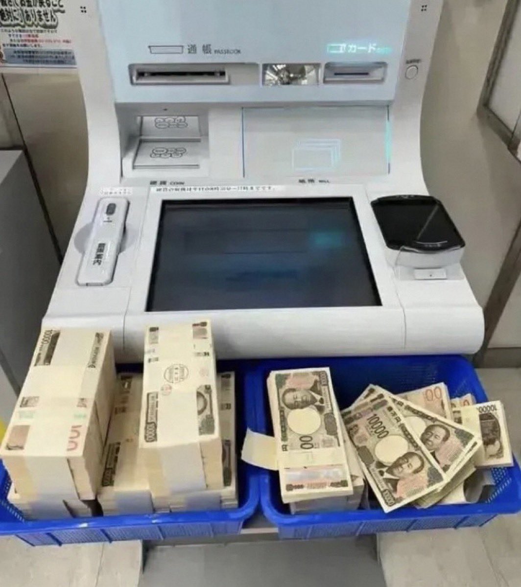 kolubh's tweet photo. 働いてるのに口座に20万円もない男性っている…？ https://t.co/XHQny3PiLp