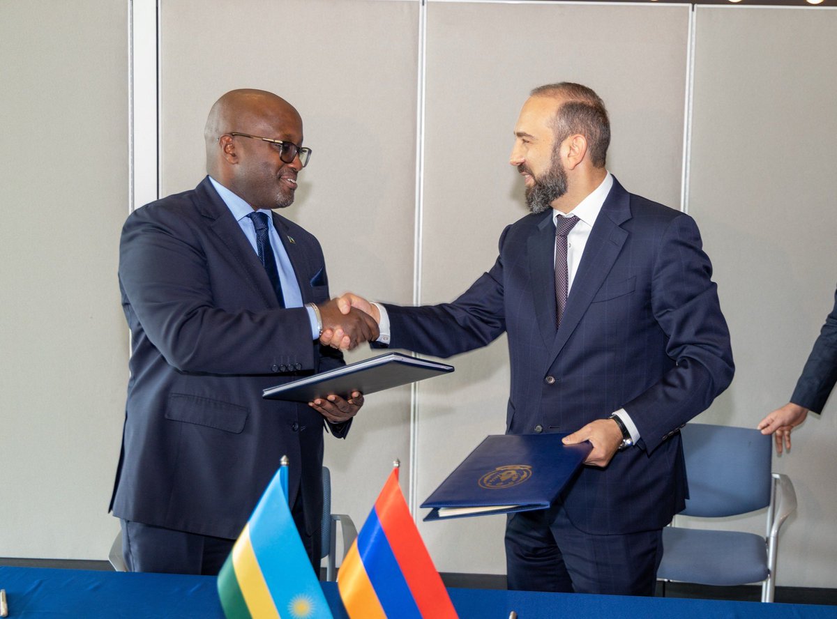 RwandaMFA's tweet photo. On the margins of  #UNGA81, Minister Nduhungirehe held meeting with Ararat Mirzoyan, Minister of Foreign Affairs of Armenia.

Together, they signed a visa exemption agreement for holders of diplomatic and service passports. https://t.co/AcfnrCA6dm