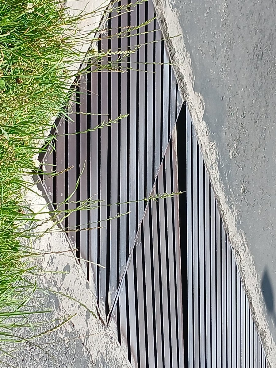 cuida_laciudad's tweet photo. Semanas sin ser atendido  rejilla en av. Santa fe esq. Francisco j serrano, esperando acaso un accidente para atenderla? @CuajimalpaGob @SEGIAGUA @SOBSECDMX @locatel_mx https://t.co/DyrUAESuzD