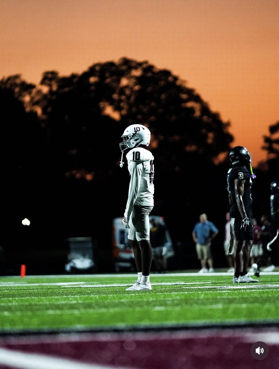 Deshaun_4's tweet photo. Mid season film 🏝️ 
5 PBUs
22 tackles 
1 pick 6
0 touchdowns allowed 

Dec grad 

https://t.co/zv0tMWlsdP https://t.co/BEyOW0ecQJ