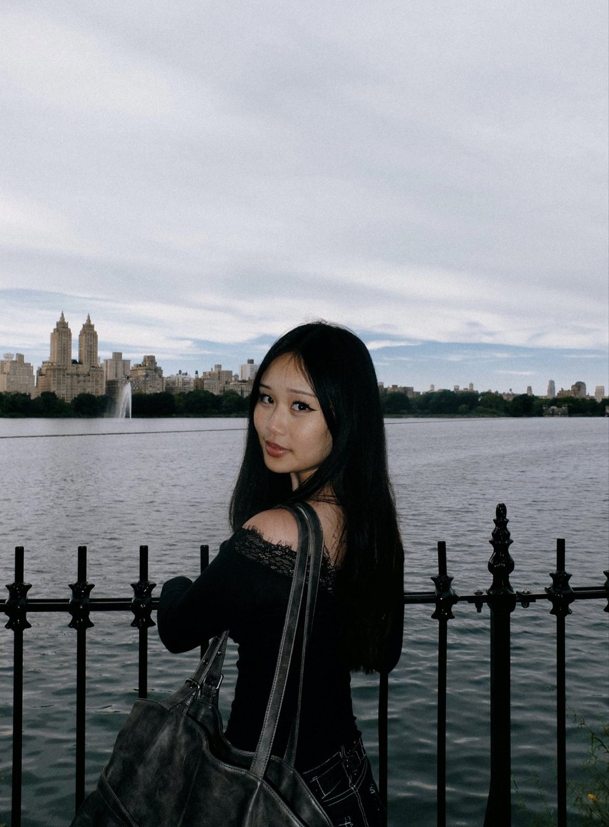 vaerie's tweet photo. yesterdays central park stream  🦢🍃 https://t.co/0nbe0j7pVS