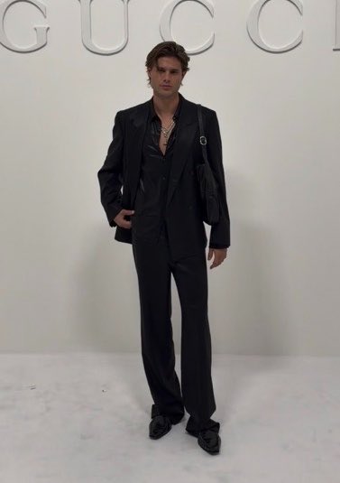 doelikedoll's tweet photo. they look expensive as fuck https://t.co/q2boZkYLnI