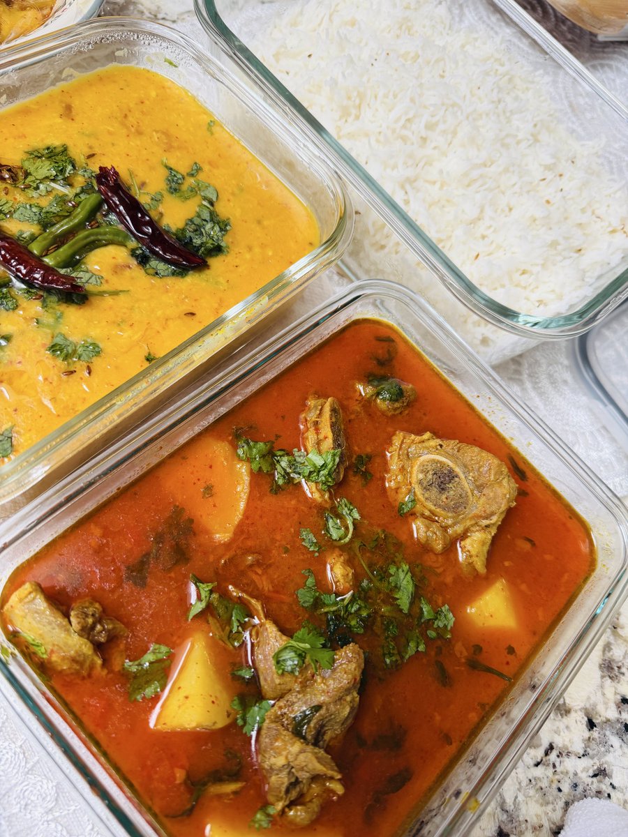 SadiaTheSadia's tweet photo. Sending lunch to a friend who just had surgery. 😊 https://t.co/ToJgwN7fNf