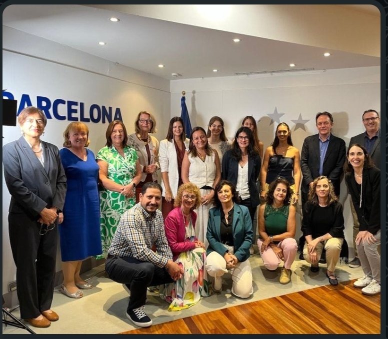 CamidelCros's tweet photo. EI Consorci Europeu, amb institucions
de nou països, ha iniciat la reunió de
Ilançament visitant la nostra escola que amb la diversitat està aconseguint excel-lents millores en els resultats educatius implementant SESI (evidència cientifica d'impacte social). https://t.co/DORSDDVe1X
