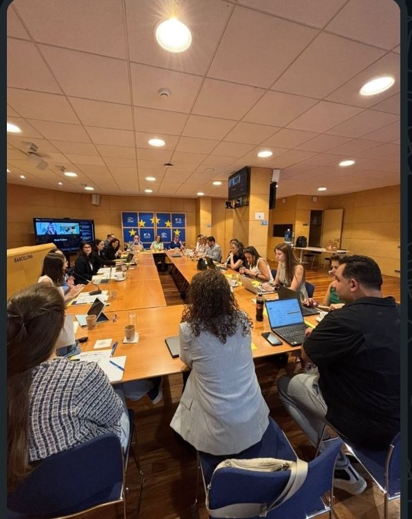 CamidelCros's tweet photo. EI Consorci Europeu, amb institucions
de nou països, ha iniciat la reunió de
Ilançament visitant la nostra escola que amb la diversitat està aconseguint excel-lents millores en els resultats educatius implementant SESI (evidència cientifica d'impacte social). https://t.co/DORSDDVe1X