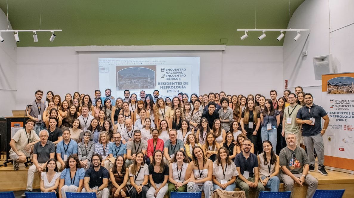 SENefrologia's tweet photo. 👨‍🎓👩‍🎓Promoción 2026 del #encuentromirnefro26 ¡19 años formando a los MIR3 nefrología! @CSL_spain https://t.co/vneGM0jIS4