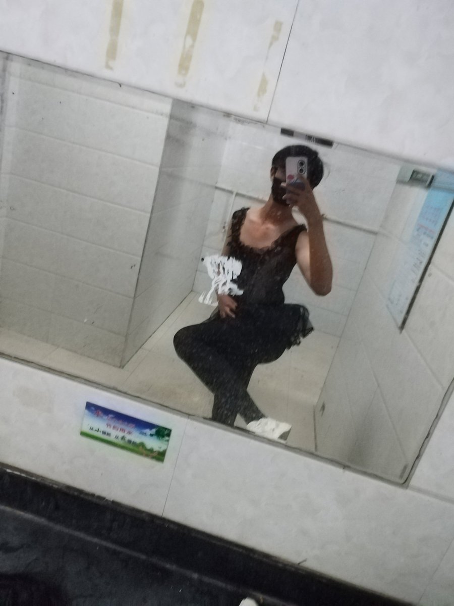 Geeeee315811's tweet photo. 感谢私信让我迎来了第一次网调…
开始认识到自己有多下贱了。
明明一开始素不相识我却仍难以拒绝主人的要求…
#露出 #男娘 #贱奴 #锁狗 #异装癖 https://t.co/gSr2EcQWfy