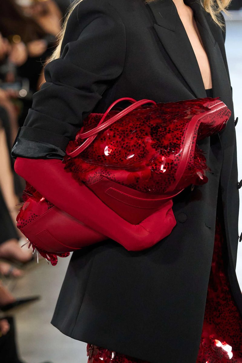 kendam_com's tweet photo. Some of the bags introduced at Elisabetta Franchi SS27 show in Milano https://t.co/89G0J68Mmf
- - -
#ElisabettaFranchi #SS27bags #Runway #FashionWeek #Kendam https://t.co/QZLm9LhWDV