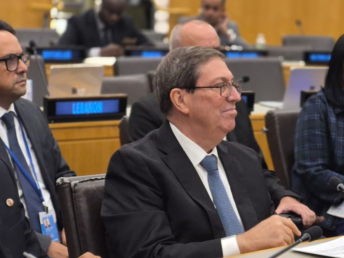 BrunoRguezP's tweet photo. En Reunión Ministerial del G77 y China, alertamos que un mundo como este reclama del Grupo mayor unidad y redoblados esfuerzos para fortalecer la agenda de desarrollo de @ONU_es y su sistema de agencias especializadas.

Urge incrementar nuestra capacidad de defender juntos los intereses de los países en desarrollo y fortalecer nuestro accionar en los foros y procesos multilaterales.

Reconocimos a la Presidencia Pro Témpore de Uruguay, por sus esfuerzos para mantener la coordinación y unidad del G77 y China.