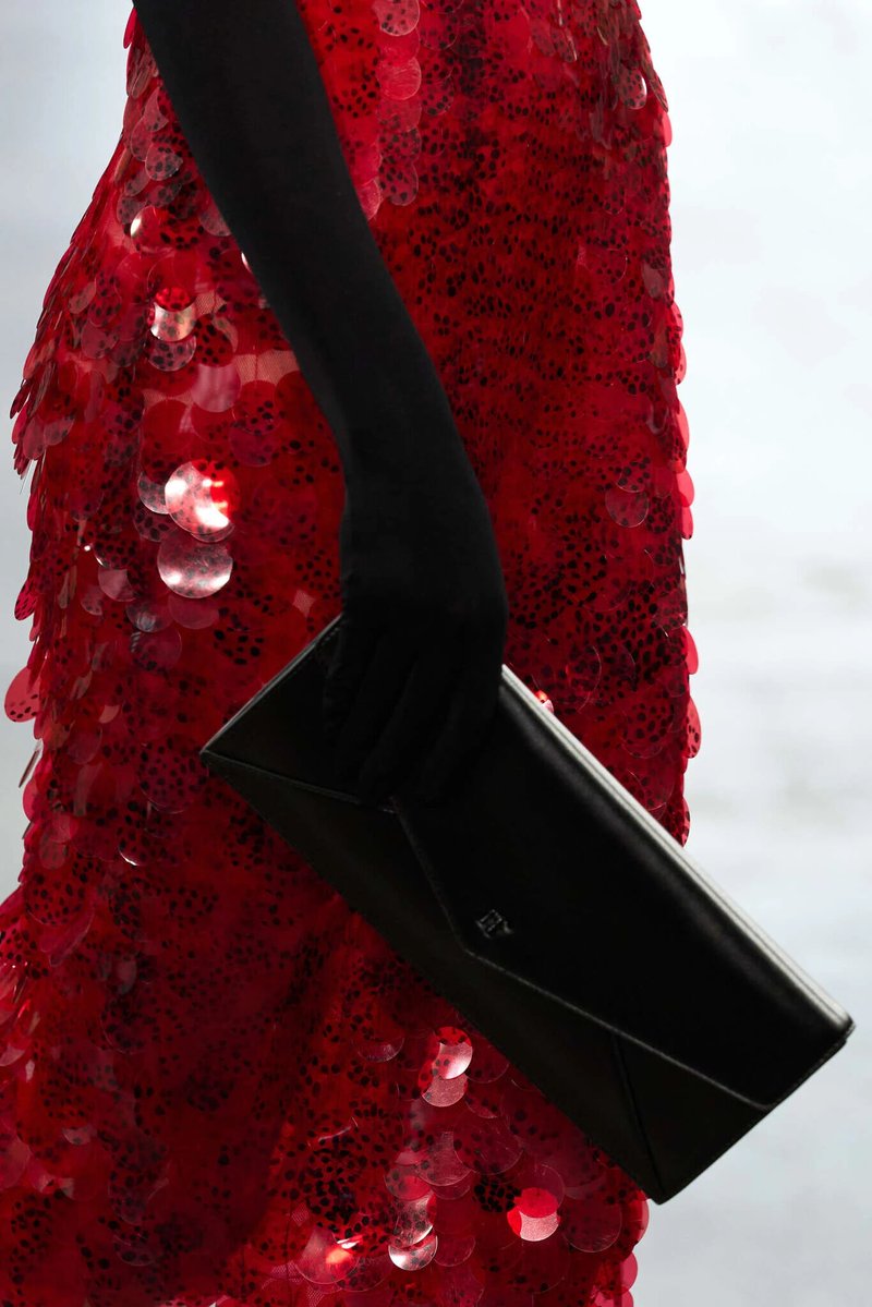 kendam_com's tweet photo. Some of the bags introduced at Elisabetta Franchi SS27 show in Milano https://t.co/89G0J68Mmf
- - -
#ElisabettaFranchi #SS27bags #Runway #FashionWeek #Kendam https://t.co/QZLm9LhWDV