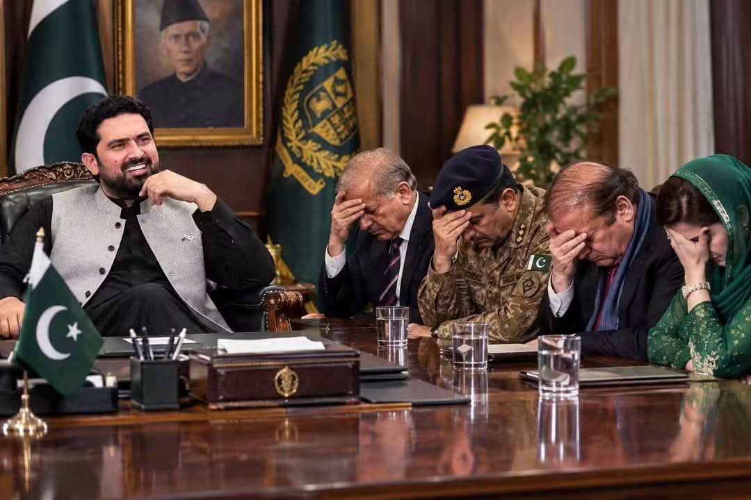 SaraMirGilgity's tweet photo. دلہے والوں نے بارات چار دن بعد لانے کا کہا ۔ 
دلہن والے پریشان بہت ساری تیاریاں برباد
😂😂😂copy https://t.co/FZbmKAeZ9e