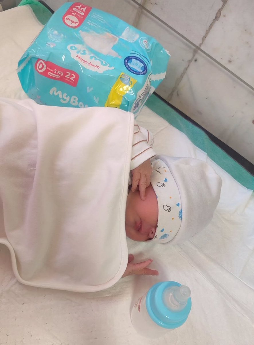 Farhadinho's tweet photo. باباش نامشخصه
طبق معمول مامانشم،بچه رو گردن نمیگیره؛
در نتیجه رفت پیش بهزیستی!

در مورد وسایل و راههای پیشگیری از بارداری مطالعه کنید،ویدیو ببینید و بپرسید.

من در جایگاهی نیستم که شماتت و قضاوت کنم اما
این فرشتەهای کوچولو گناه دارن!

سکس،مهم و محترمه
آگاهی و مسئولیت میطلبه! https://t.co/Y6CERYTy6D
