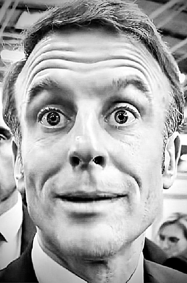 ColinThierry11's tweet photo. @luckasdelille59 Regarder un "blaireau" sans poils ni couilles à la télé, ne peut que raser le peuple... https://t.co/mhgv25dqQa