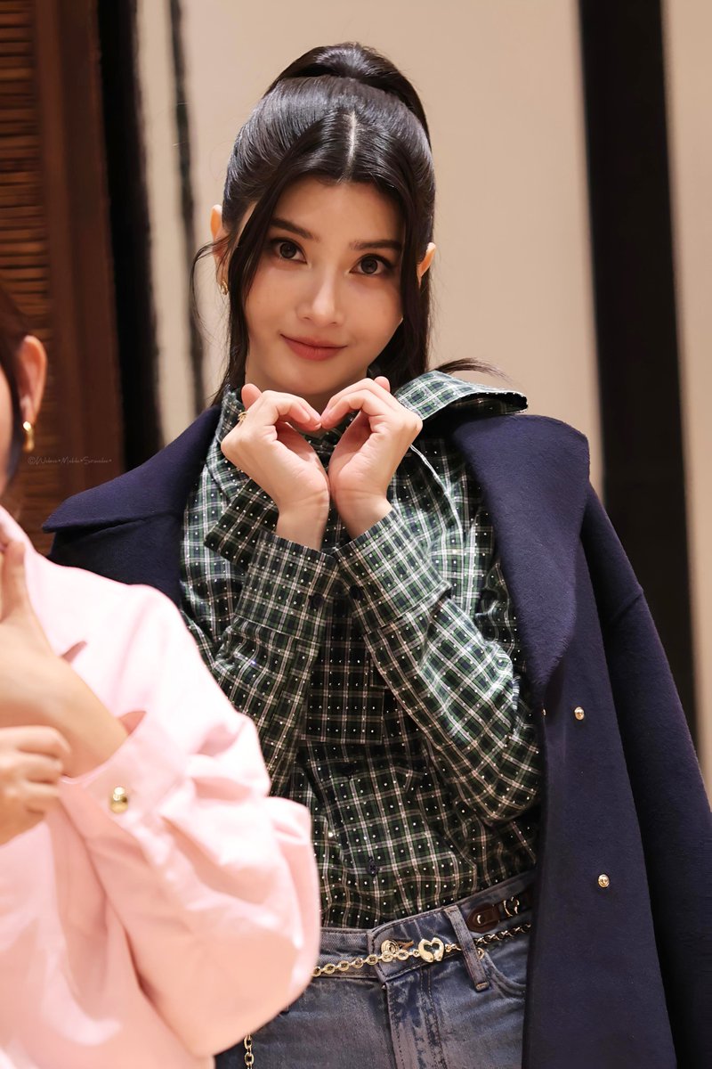 WeLoveMable1's tweet photo. รวบรวมภาพ พี่เมเบิ้ล งานวันที่25/09/2026 💾🔋
MABLE AT MAJE STORE OPENING
#mable_siriwalee
#MajeParisXMable
#MajeTH
#MajeParis
#เมเบิ้ลสิริวลี
#minepeople
©Welove•Mable•Siriwalee•
PHOTO FROM Welovemable Entertainment 📷🎥 https://t.co/Zc3TEYDL4f
